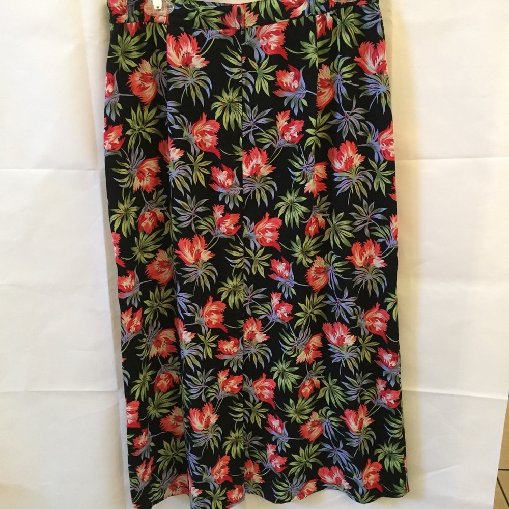 SAG HARBOR PETITE MEDIUM BLACK FLORAL MIDI SKIRT